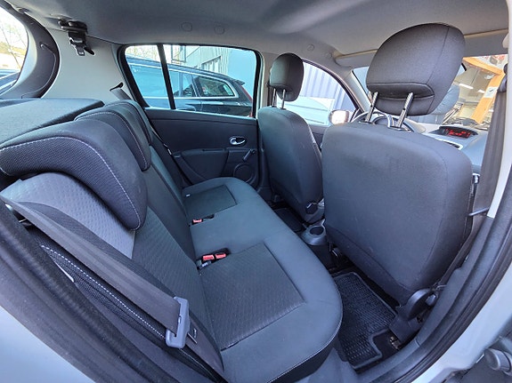 Renault Clio 12 of 15