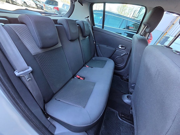 Renault Clio 13 of 15