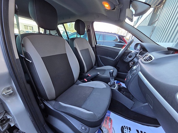 Renault Clio 14 of 15