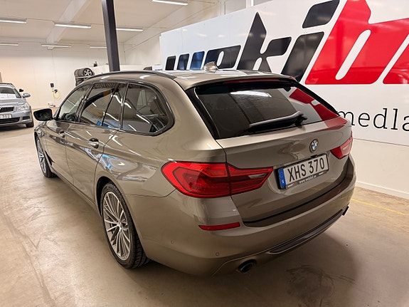 BMW 520d 3 of 5