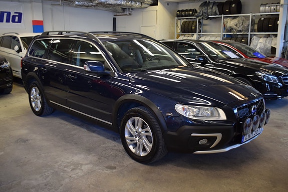 Volvo XC70 2 of 25