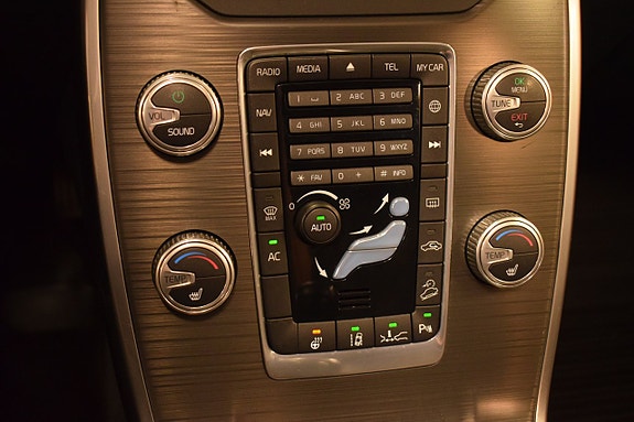 Volvo XC70 15 of 25