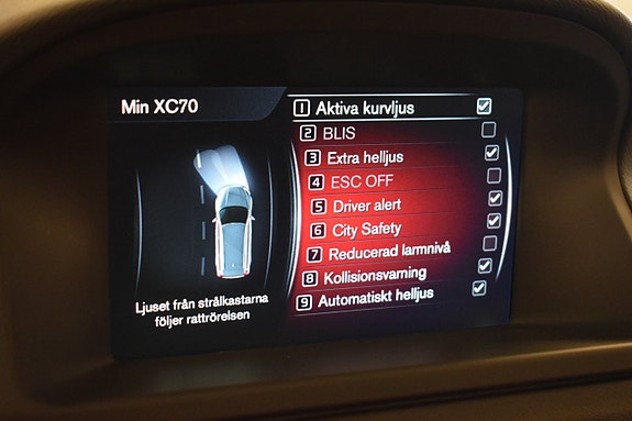 Volvo XC70 11 of 25