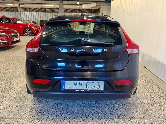 Volvo V40 4 of 5
