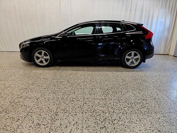 Volvo V40 2 of 5