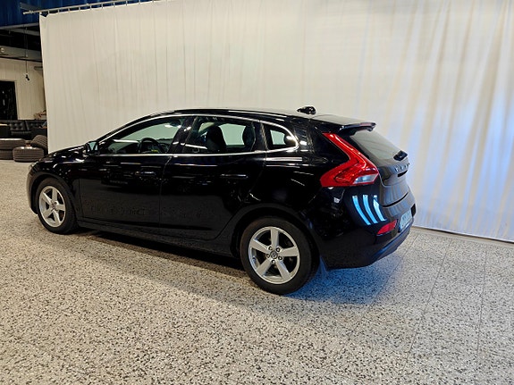 Volvo V40 3 of 5