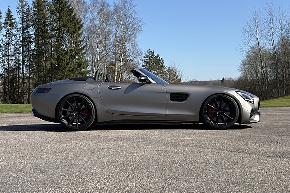 Mercedes-Benz AMG GT Roadster 4 of 5