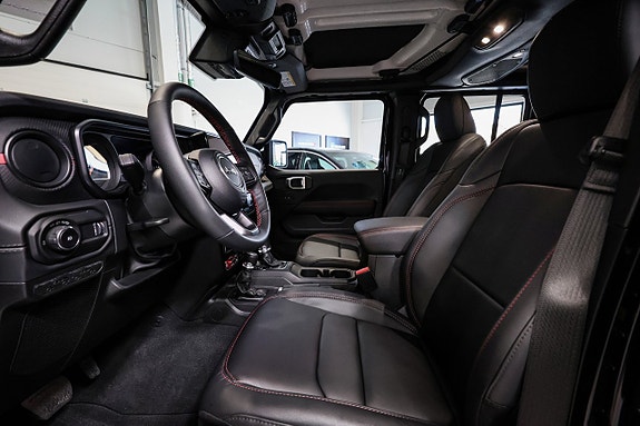 Jeep Wrangler 15 of 30