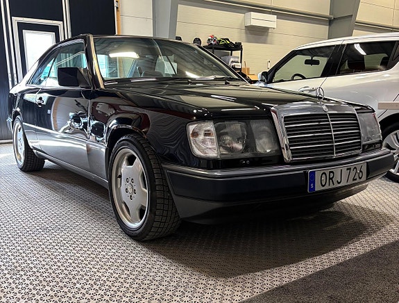 Mercedes-Benz 230 CE 4 of 5
