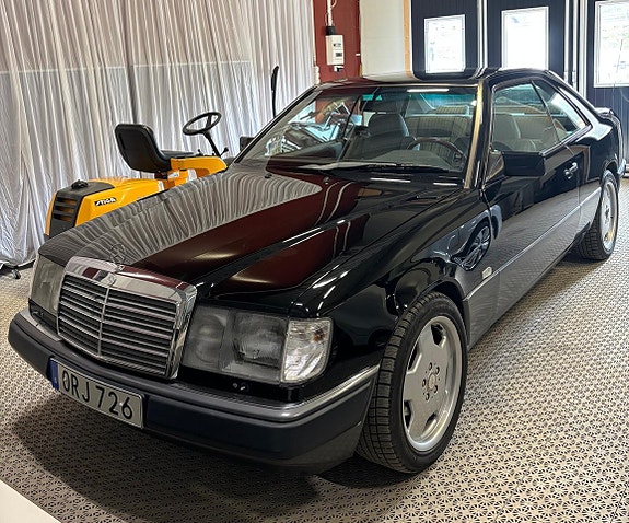 Mercedes-Benz 230 CE 6 of 17