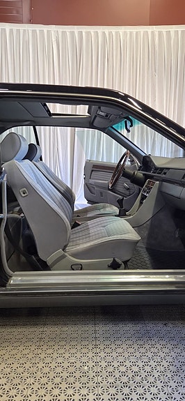 Mercedes-Benz 230 CE 14 of 17
