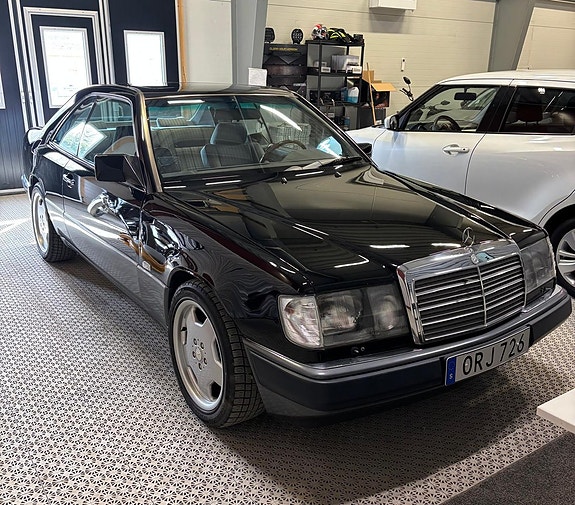 Mercedes-Benz 230 CE 5 of 5