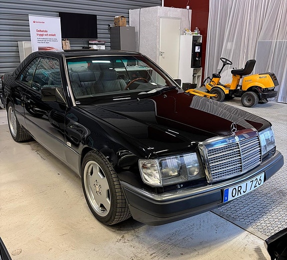 Mercedes-Benz 230 CE 3 of 5