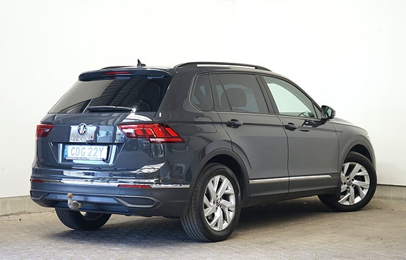 Volkswagen Tiguan 4 of 5