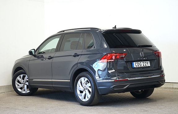 Volkswagen Tiguan 3 of 5