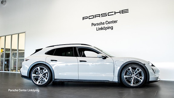 Porsche Taycan Cross Turismo 3 of 5