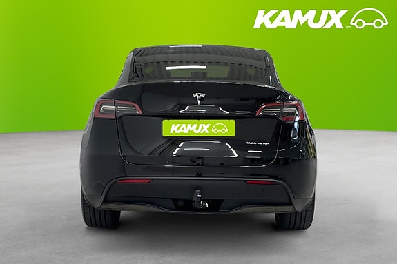 Tesla Model Y 5 of 5