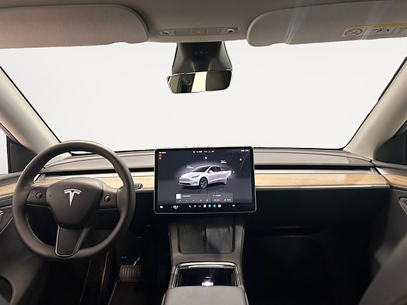 Tesla Model Y 11 of 22