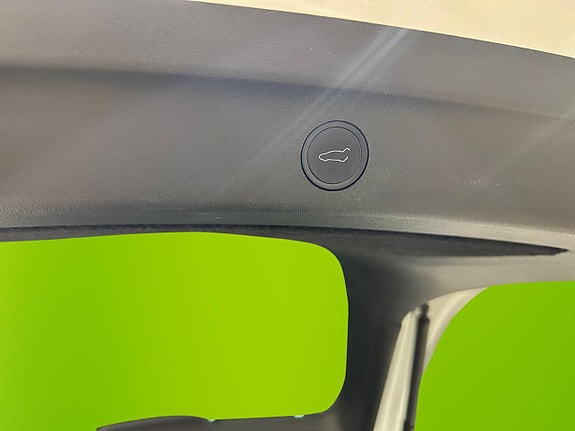 Tesla Model Y 17 of 22