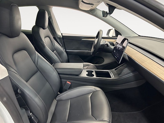 Tesla Model Y 15 of 22