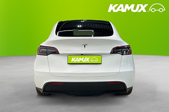 Tesla Model Y 5 of 22