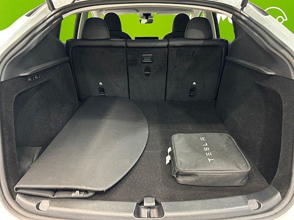Tesla Model Y 16 of 22