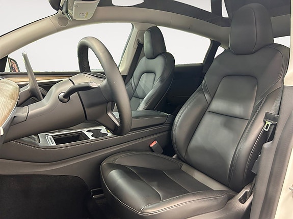 Tesla Model Y 10 of 22