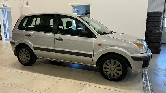 Ford Fusion 3 of 5