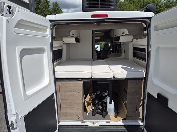 Pilote Mooveo Van 60 EB automat, långbäddar, dubbla AC, 2 sitt/sov platser 7 of 22