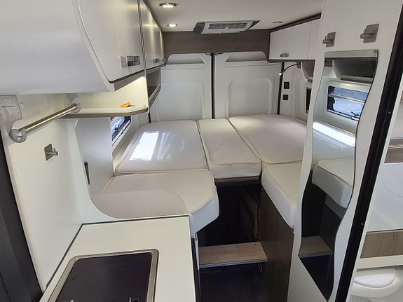 Pilote Mooveo Van 60 EB automat, långbäddar, dubbla AC, 2 sitt/sov platser 12 of 22
