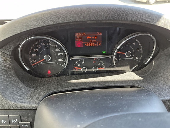 Pilote Mooveo Van 60 EB automat, långbäddar, dubbla AC, 2 sitt/sov platser 21 of 22