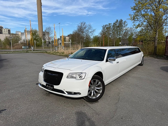 Chrysler 300 8 of 18