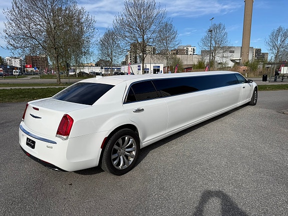 Chrysler 300 16 of 18