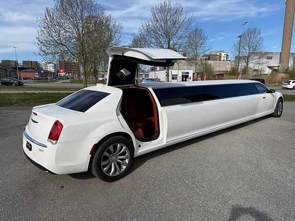 Chrysler 300 6 of 18