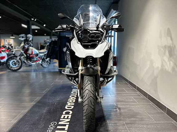 BMW R1250GS/Nu 194.900kr!/Ränta 3,45%/ 1303 mil /Väskor/Lågt chassi 4 of 5