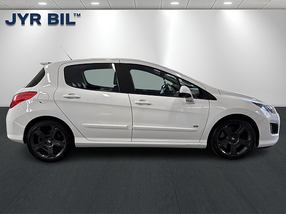 Peugeot 308 2 of 5