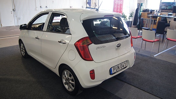 Kia Picanto 3 of 5