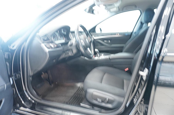 BMW 520d 2 of 5