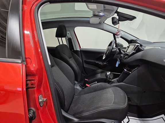 Peugeot 208 12 of 17