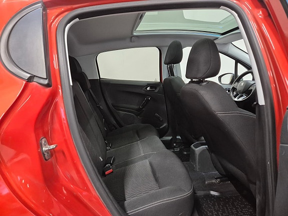 Peugeot 208 11 of 17