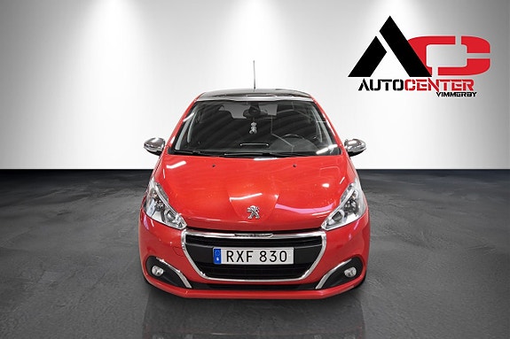 Peugeot 208 2 of 5