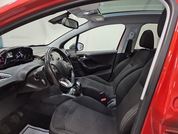 Peugeot 208 8 of 17
