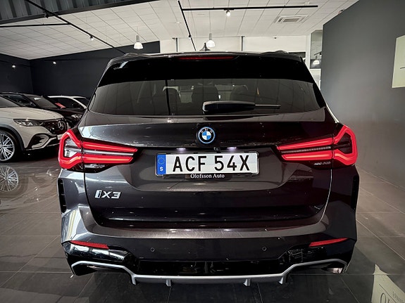 BMW iX3 4 of 28