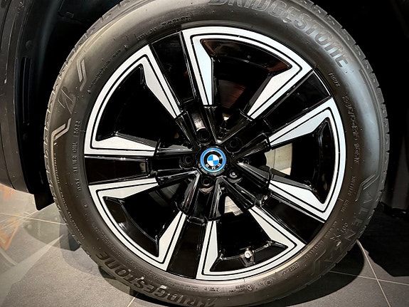 BMW iX3 19 of 28