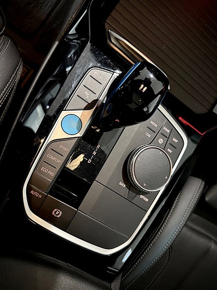 BMW iX3 25 of 28