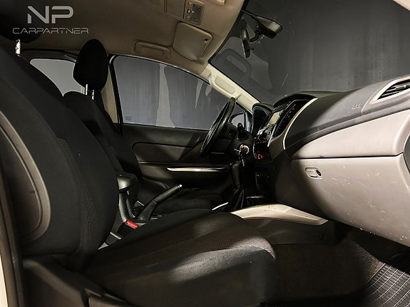 Mitsubishi L200 Club Cab 11 of 22