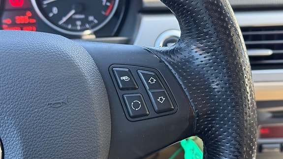 BMW 325i 14 of 29