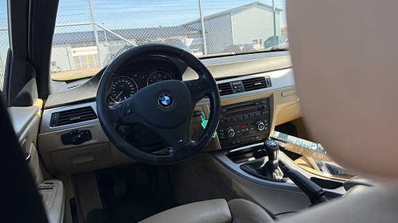 BMW 325i 8 of 29
