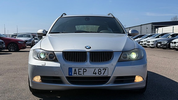 BMW 325i 2 of 5