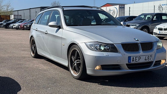 BMW 325i 3 of 5